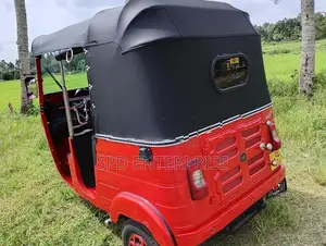 Bajaj RE 2019