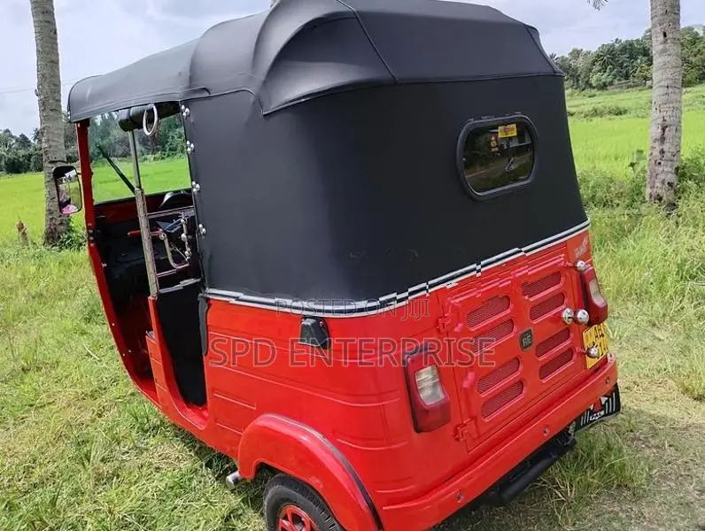 Bajaj RE 2019