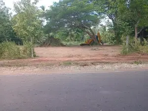 ගල්පාලම බස්පාරට මුහුනලා ඉඩමක් විකිනිමට පෙරිමියන්කුලම