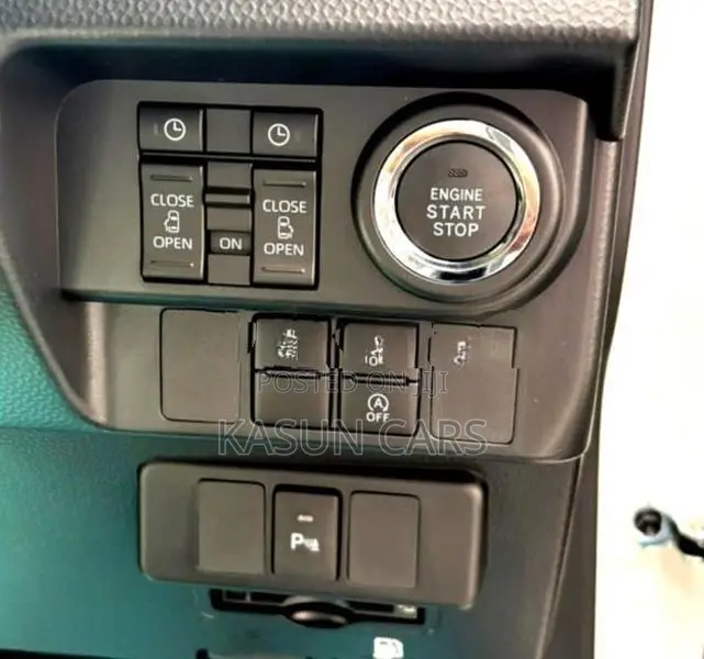 Toyota Roomy Custom G 2025