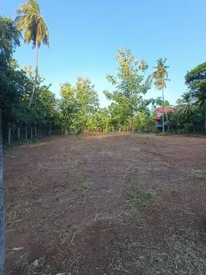 අනුරාධපුරයෙන් ඉඩමක්