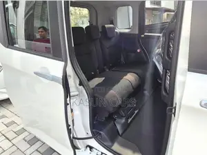 Toyota Roomy Custom G 2025
