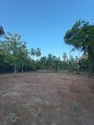 අනුරාධපුරයෙන් ඉඩමක්
