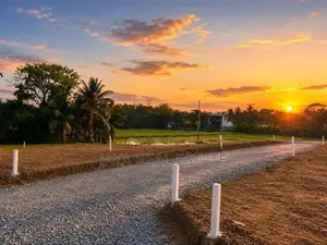 ඇඹුල්ගම පර්චස් 6 ඉඩම් කොටස්