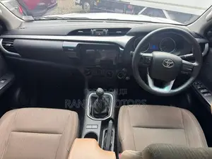 Toyota Hilux Revo E 2016