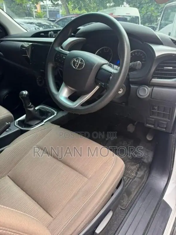 Toyota Hilux Revo E 2016