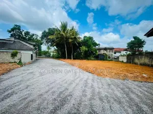Prime Residential Plot for Sale in Yakkala