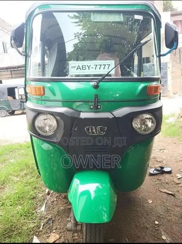 Bajaj RE 4 Stroke 2025