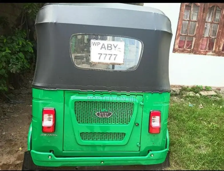 Bajaj RE 4 Stroke 2025