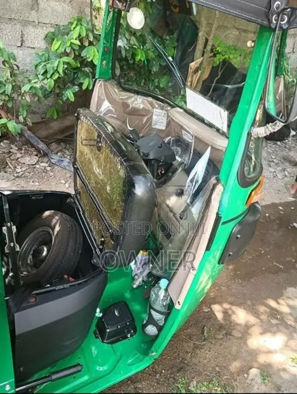Bajaj RE 4 Stroke 2025