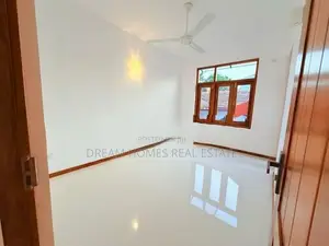Modern 4 Bedroom Luxury Residence Near Pelawatte Junction