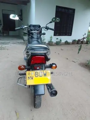 Bajaj CT100 2016