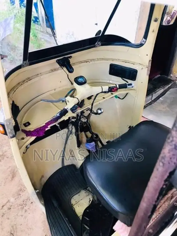 Bajaj RE 2001