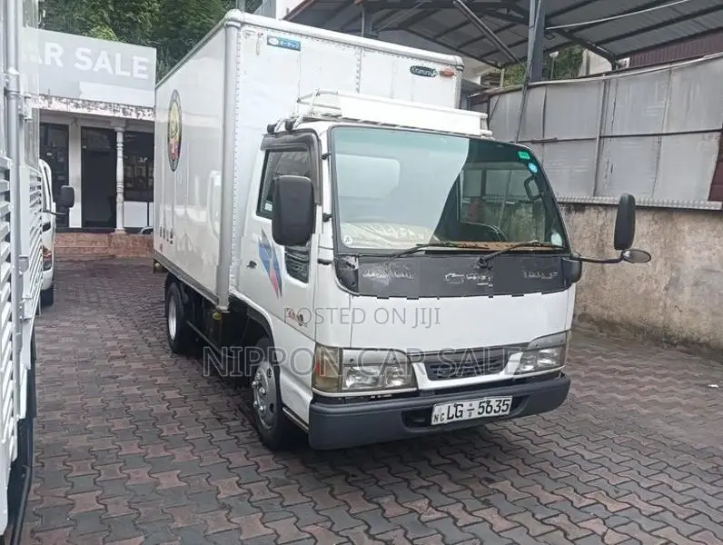 Isuzu 250 10/5 feet 2004