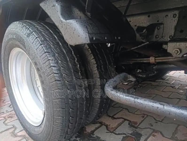 Isuzu 250 10/5 feet 2004