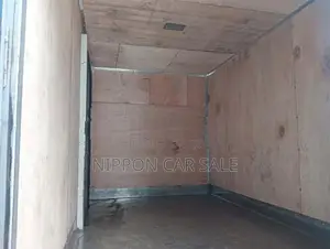 Isuzu 250 10/5 feet 2004