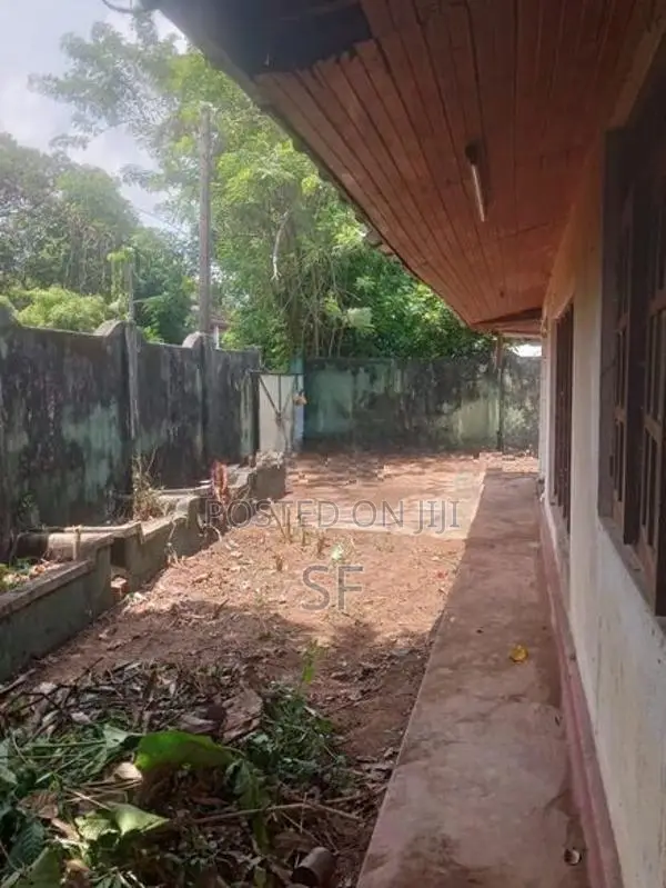 Land for Sale with Old House – Mahabage (16.4 Perches)