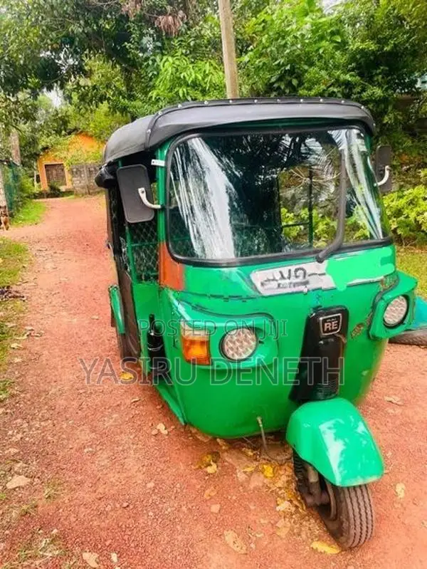 Bajaj RE 204 2011