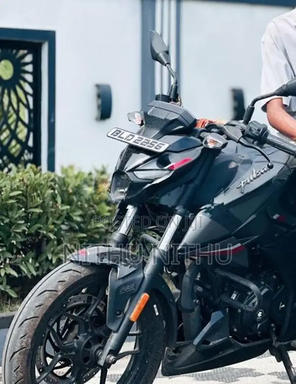 Bajaj Pulsar N160 Black 2026