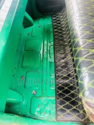Bajaj RE 204 2011