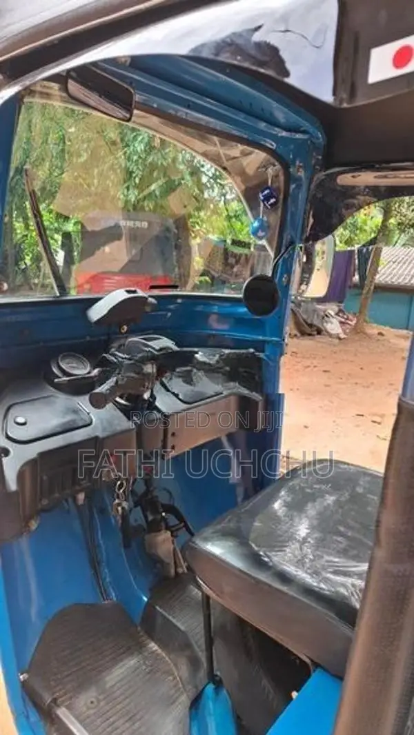 Bajaj RE 2010