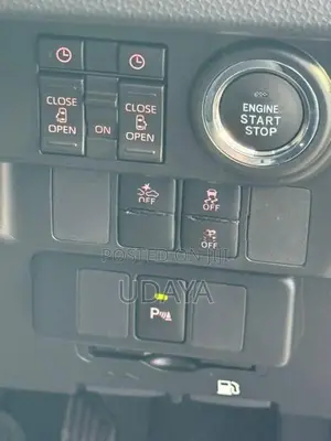 Toyota Roomy Custom G 2025