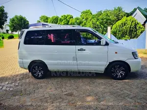 Toyota Noah 2001