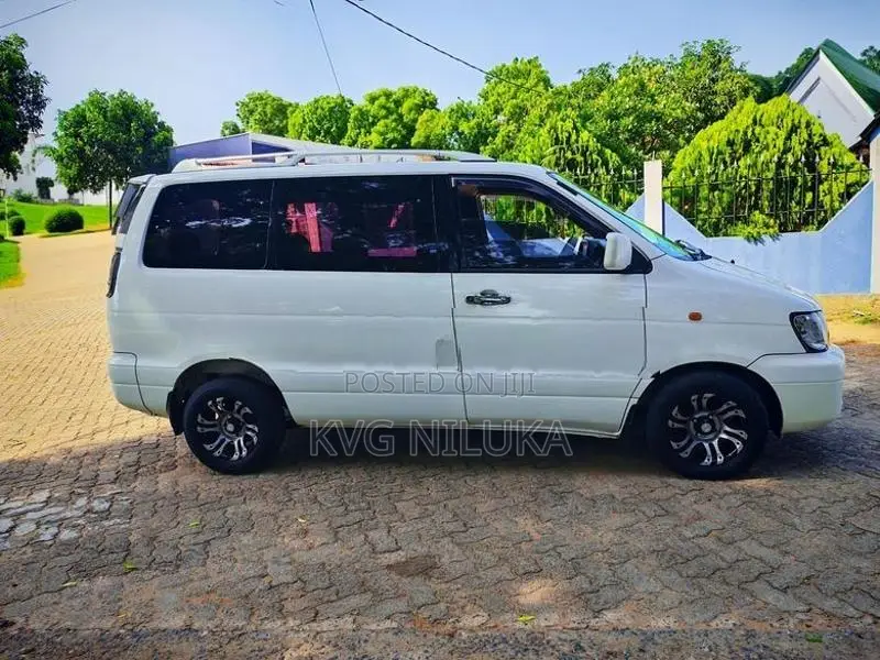 Toyota Noah 2001