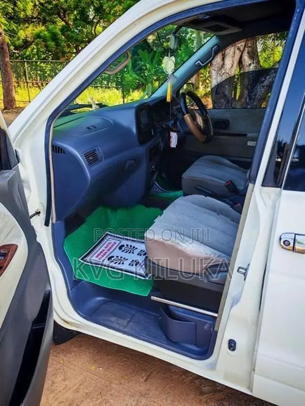 Toyota Noah 2001