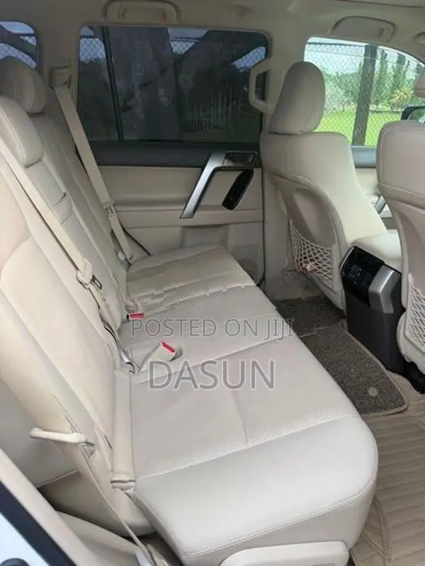 Toyota Land Cruiser Prado Triptronic 2023