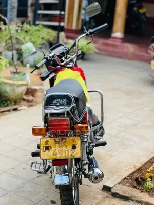 Hero CD 100 2004