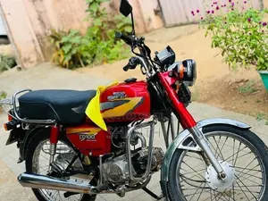 Hero CD 100 2004