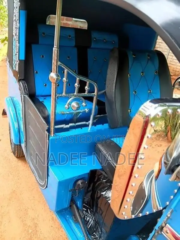 Bajaj RE 2015