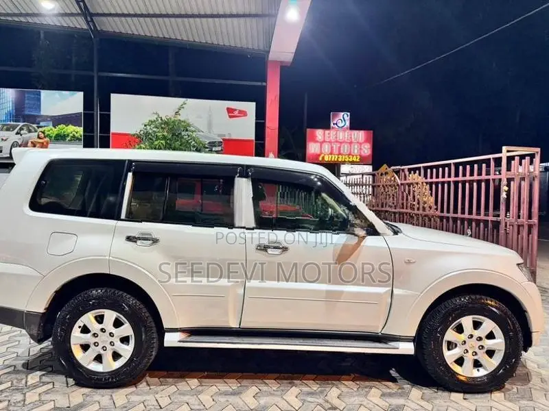 Mitsubishi Montero Centre Sp Wheel 2013