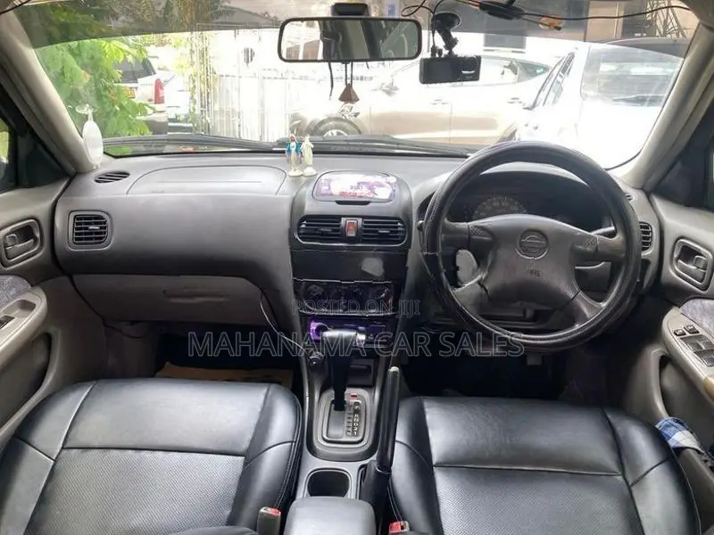 Nissan Sunny Super Saloon 2000