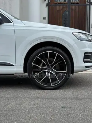 Audi Q7 Fully Loaded 2.0 L 2017
