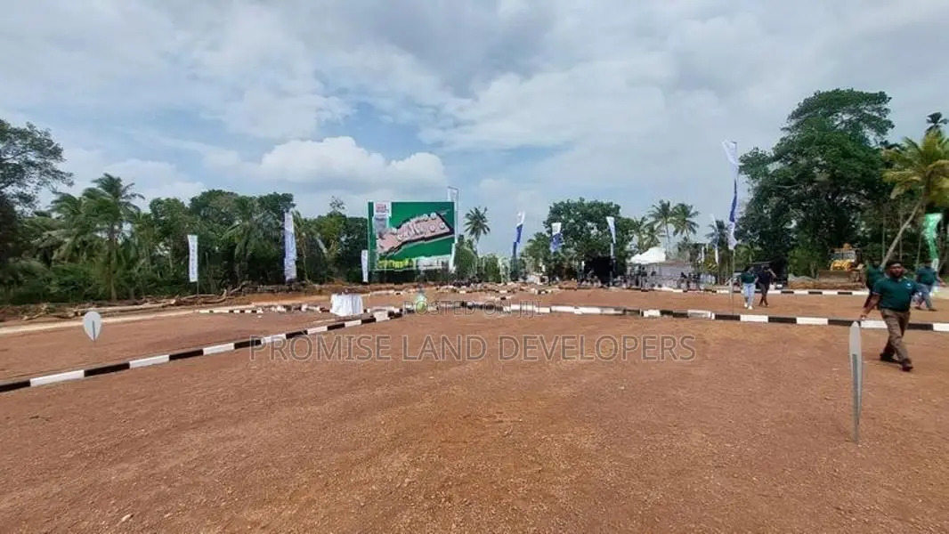 Residential land for sale in Moratuwa C33