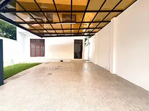 Luxury 3-Story House for Sale – Nugegoda