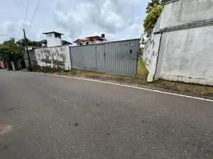 HAS219 - Valuable Bare Land for Sale in Thalawathugoda