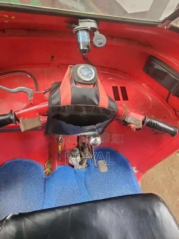 Bajaj RE 2008