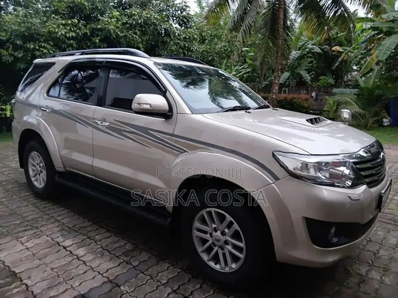 Toyota Fortuner V Grade 2013