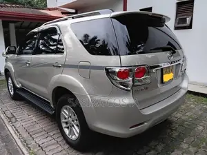 Toyota Fortuner V Grade 2013