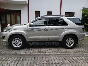 Toyota Fortuner V Grade 2013