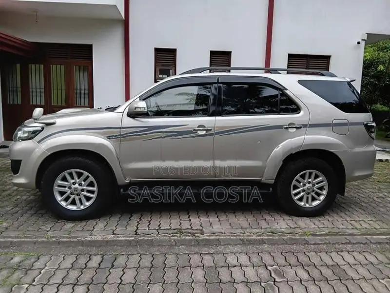 Toyota Fortuner V Grade 2013