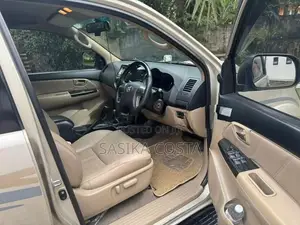 Toyota Fortuner V Grade 2013