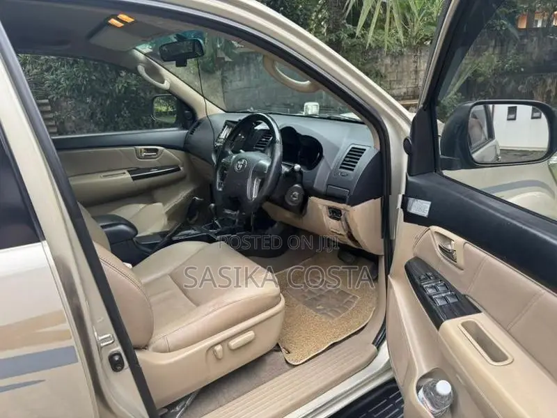 Toyota Fortuner V Grade 2013