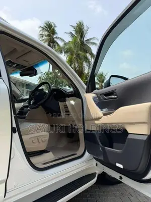 Toyota Land Cruiser Sahara Modelista 2024