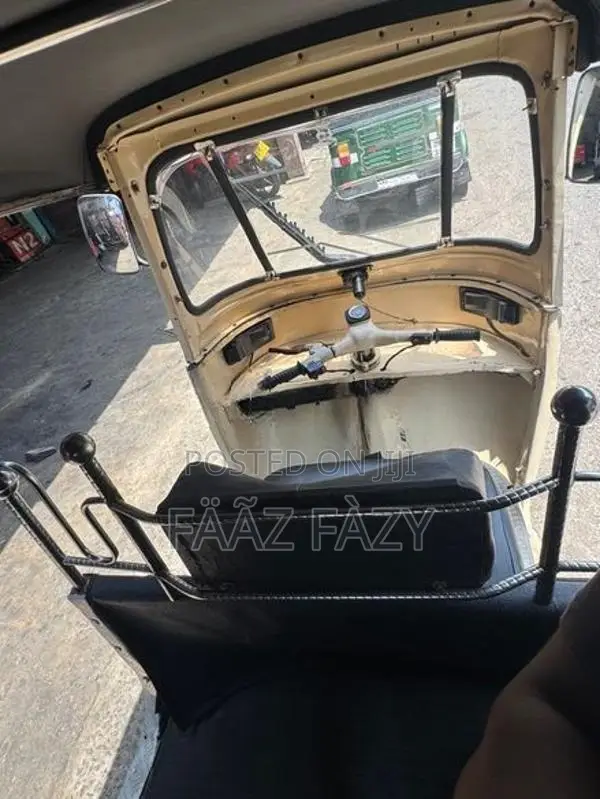 Bajaj RE 2001