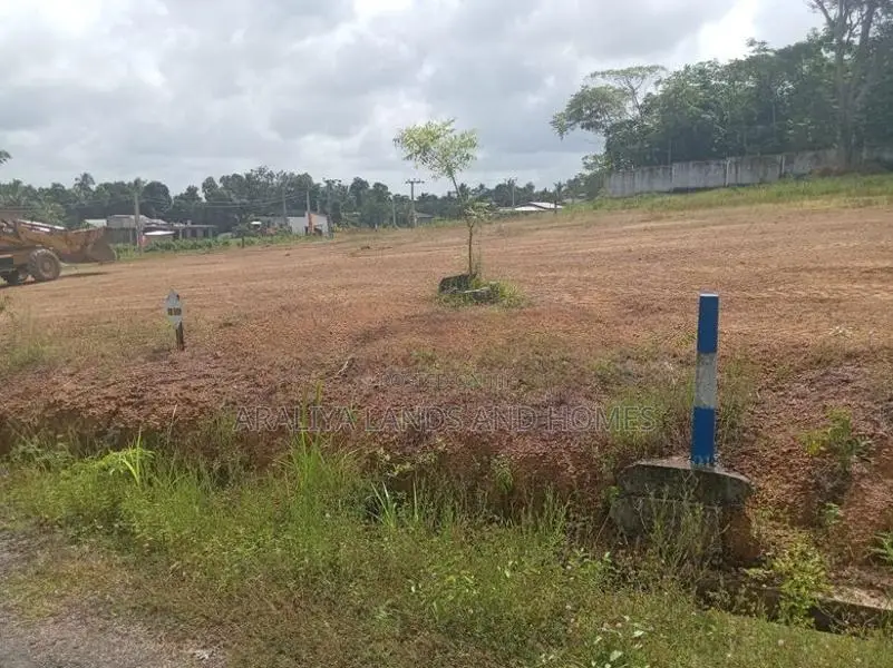 Land for Sale at Kindelpitiya