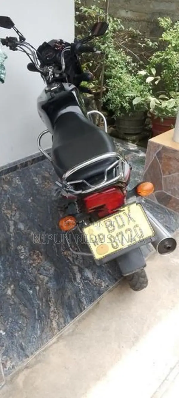 Bajaj CT100 2018